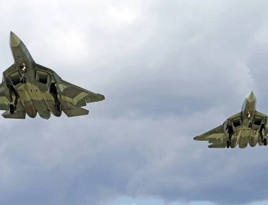 Αποκλειστικό: Drone καταγράφει χαμηλή διείσδυση δύο Su-57 για πρώτη φορά (βίντεο)